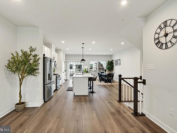 4th image of 418 Pitch Pine Way