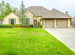 1714 Dorchester Pl, Nichols Hills, OK 73116