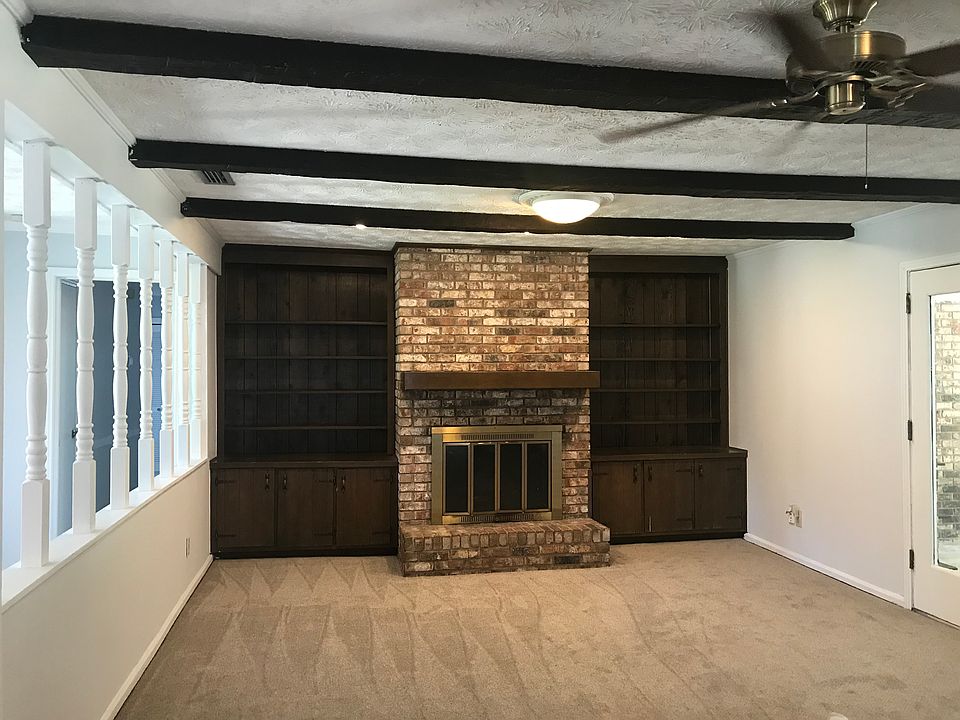 1st image of 2301 Park Ln
