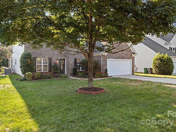 3rd image of 9523 Mitchell Glen Dr