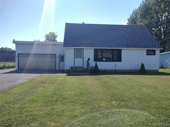 8 Allen St, Angola, NY 14006