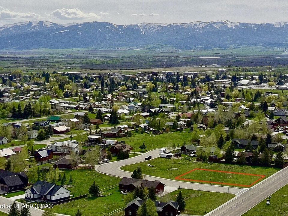2nd image of 785 Buffalo Trl