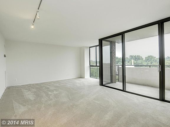 4th image of 4620 N Park Ave APT 1004E