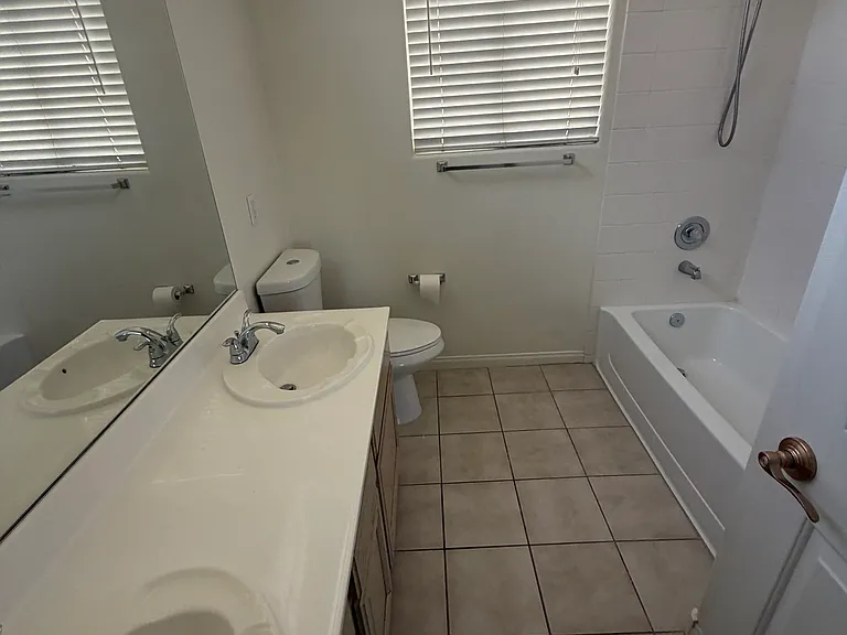 1656 Warrenville St — Photo 12