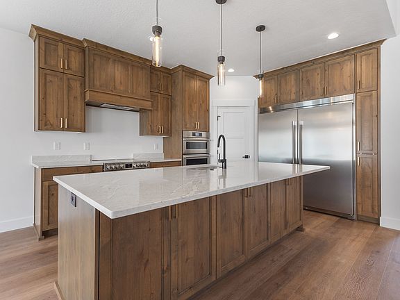 5th image of 638 E Mountain Rd N