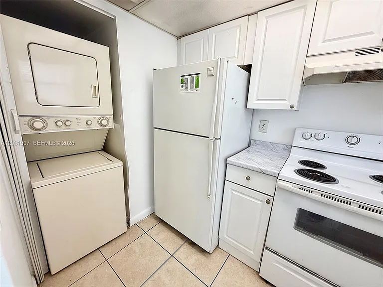 2410 NW 52nd Ave #2410 — Photo 2