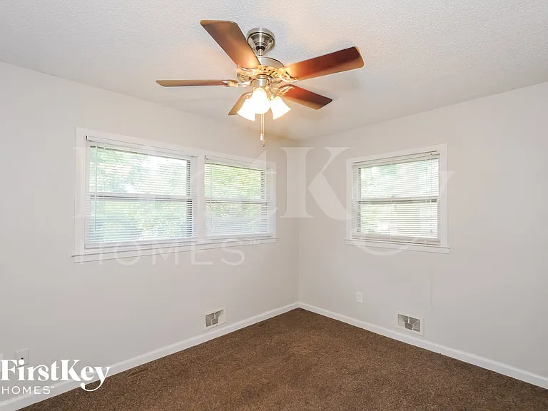 12500 E 54th St — Photo 11