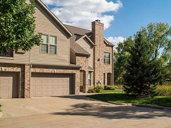 Fit both cars in the garage with our two-car attached garages available with many villas. Every villa includes a one- or two-car attached garage.