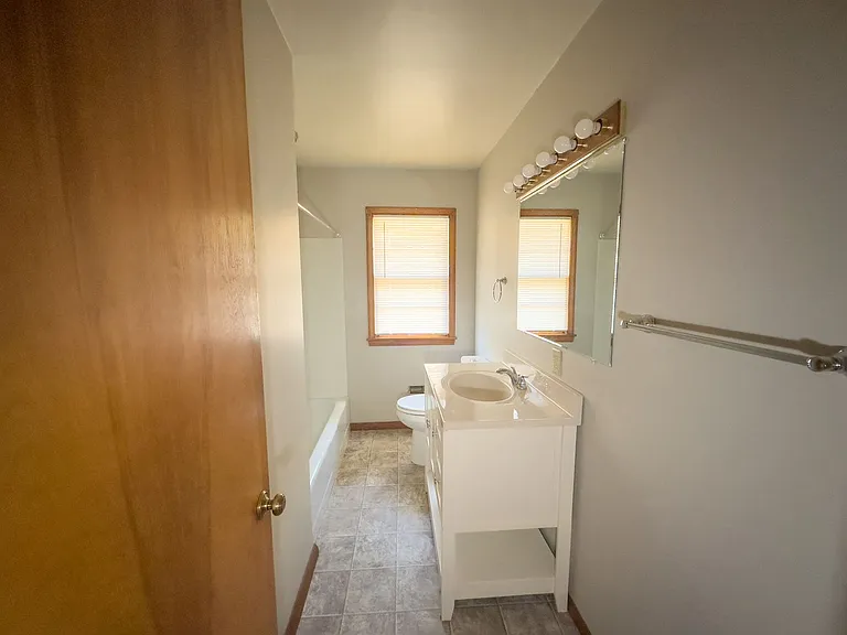 1718 S 7th Ave — Photo 7