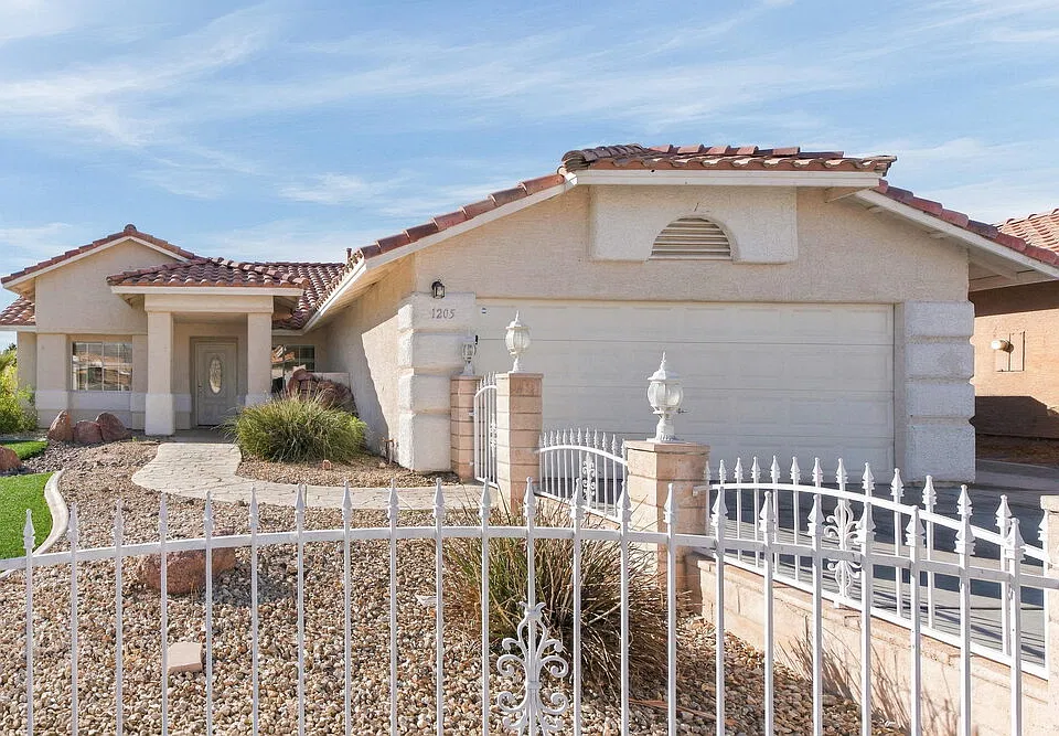 1205 Spring Breeze Cir