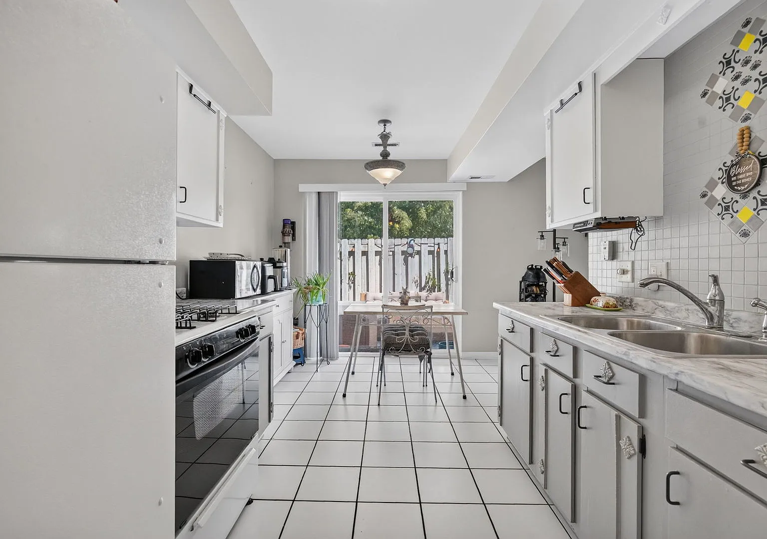 2 bed, 1.5 bath, 850 sqft, $1,980 — Photo 4