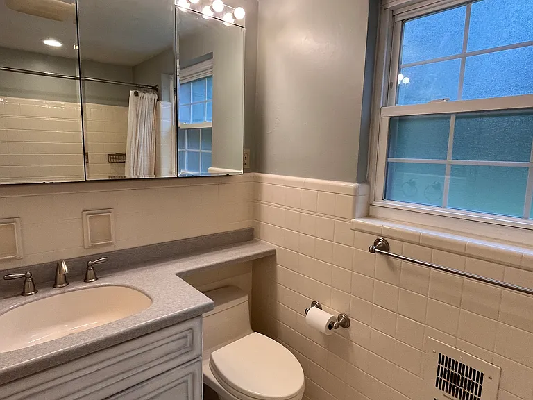 162 Mayfair Dr — Photo 37