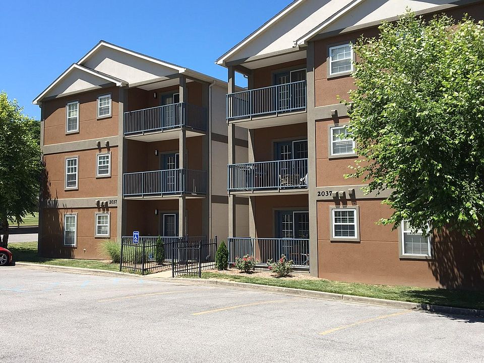 Welcome to Pear Tree Court!