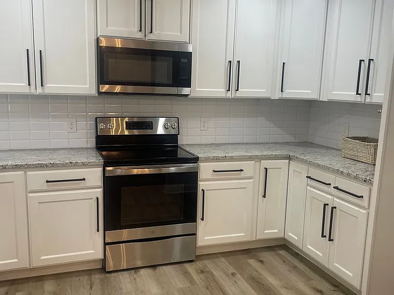 1900 Ridgecrest Dr #201 — Photo 8