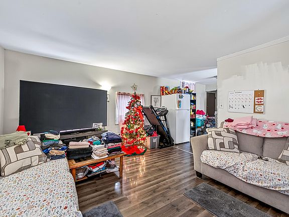 2nd image of 3133 Sanford St