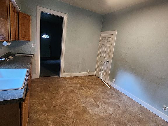 5th image of 525 Franklin Ave