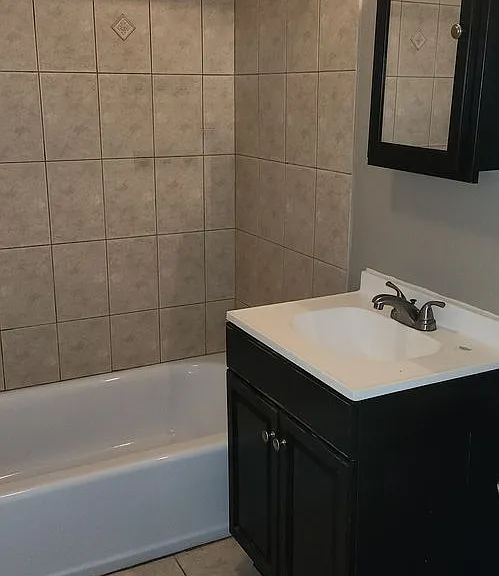Taylor Court Apartments — Photo 7