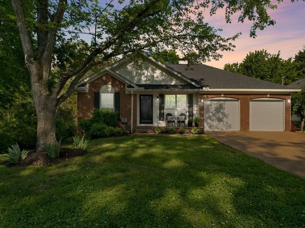 2561 Edinburgh St, Old Hickory, TN 37138