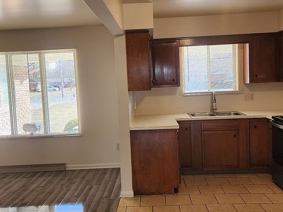2nd image of 3408 Weiss St #2