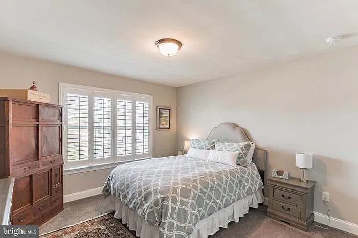 4 bed, 4009 sqft, $4,550 — Photo 2