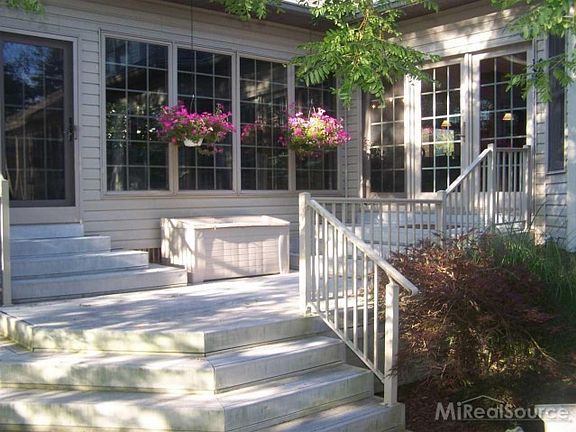3rd image of 1028 Highland Dr