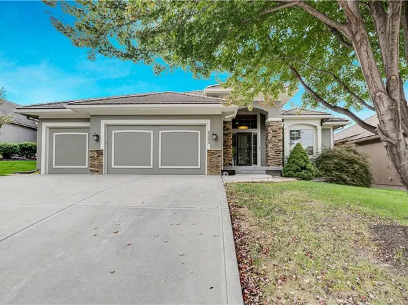 4323 NE Park Trails Ct, Lees Summit, MO 64064