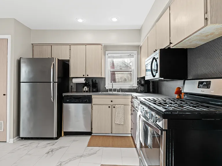 26107 Dartmouth St #1 — Photo 7