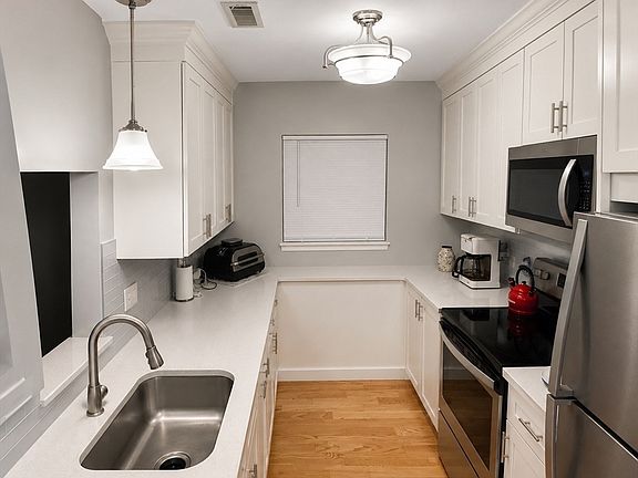 2nd image of 229 Lake St Unit D