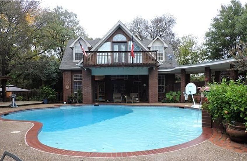 Lg dive pool and pool house