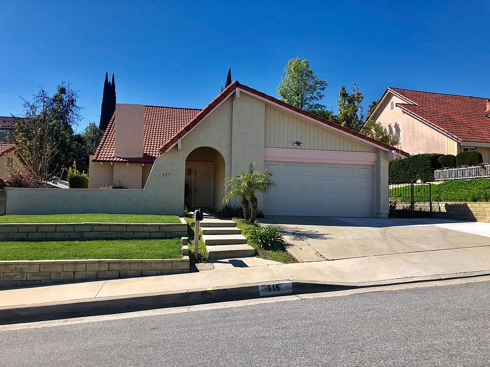 1st image of 315 La Ballen Dr