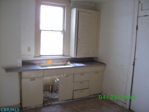 5th image of 1435 E Blake Ave