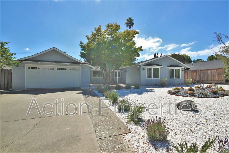 1st image of 1074 Highlands Cir