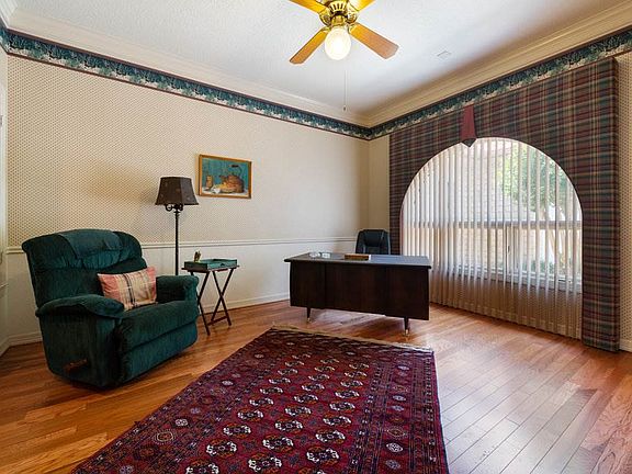 3rd image of 510 Elm Cir