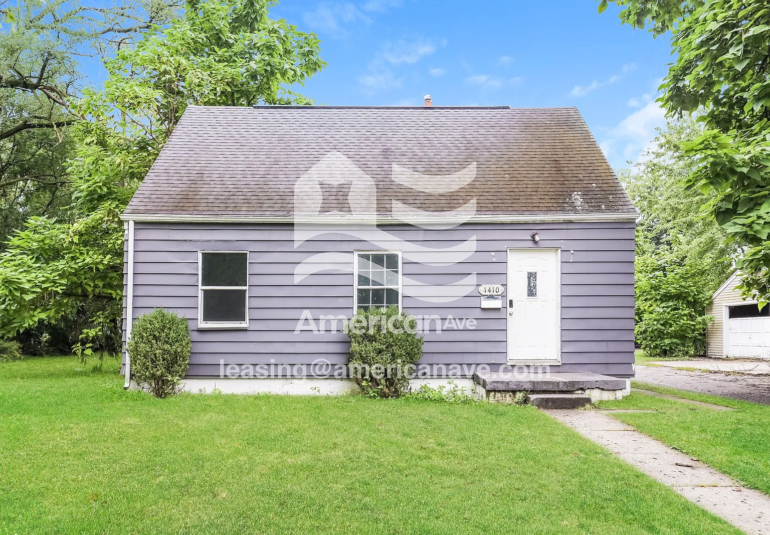 3 bed, 1.0 bath, 888 sqft, $1,072 — Photo 1