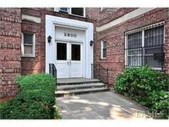 2600 Henry Hudson Pkwy E in Spuyten Duyvil