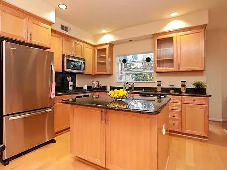 891 Neal Cmns — Photo 9