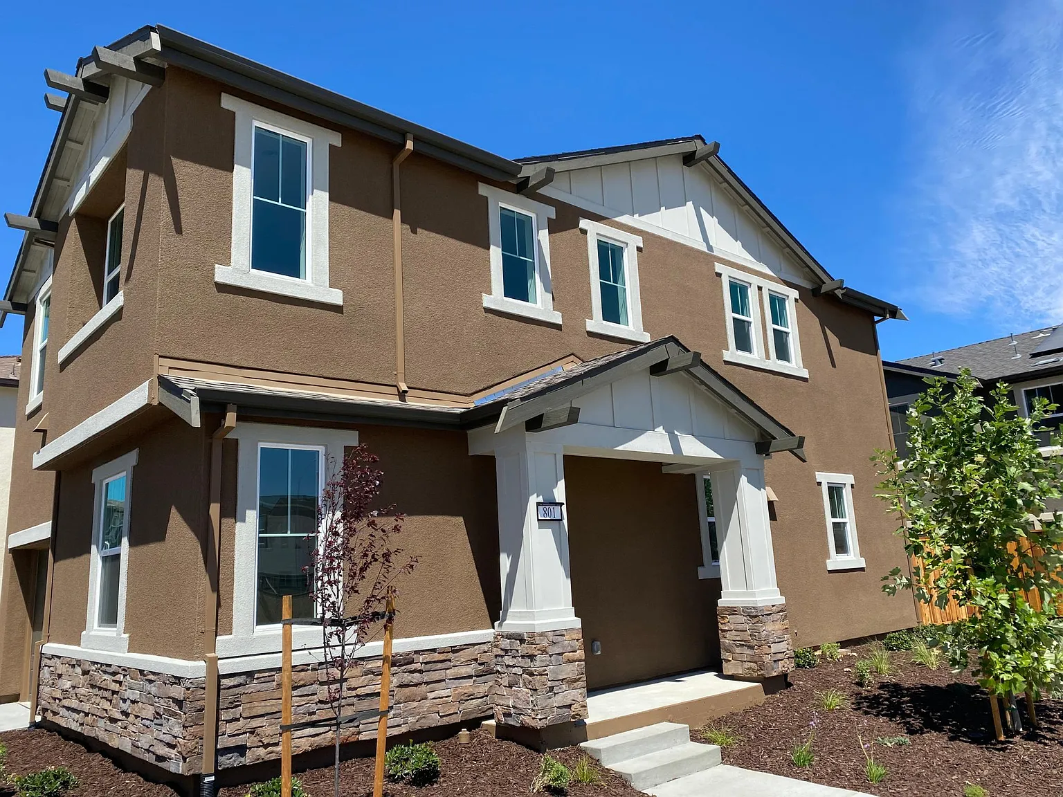 4 bed, 1884 sqft, $3,800 — Photo 2