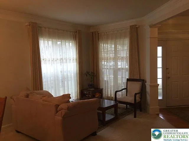 3 bed, 2.5 bath, 2386 sqft, $2,800 — Photo 3
