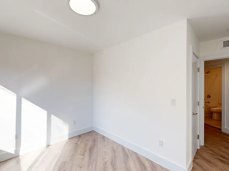975 Burnett Ave #1 — Photo 13