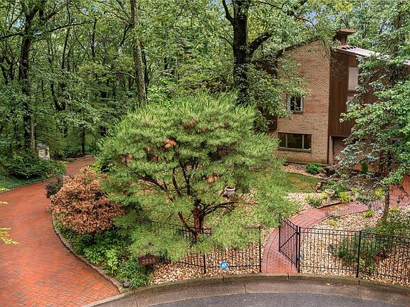 3rd image of 3385 Woodbridge Cir