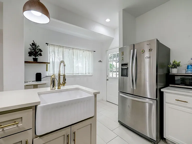 4801 Avenue H — Photo 16