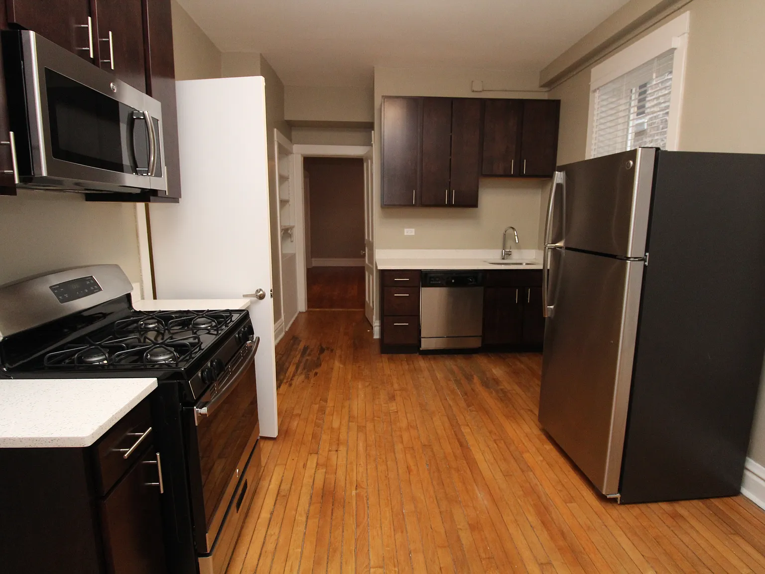 1 bed, 700 sqft, $1,999 — Photo 3