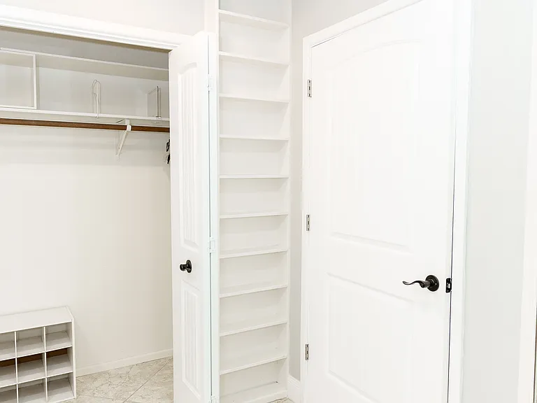 10 Cambridge Ct — Photo 1