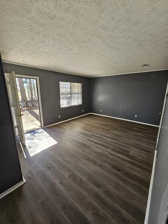 1925 Summer Street APT H1 — Photo 1