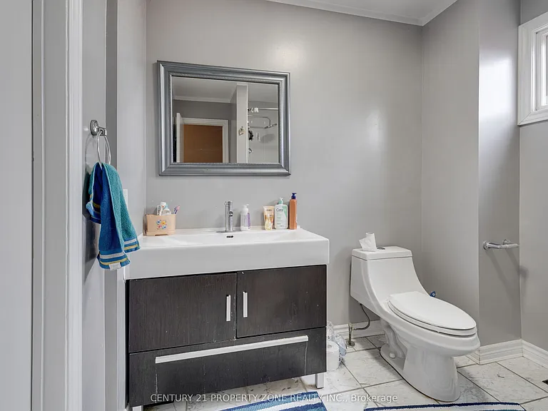 32 Lady Stewart Blvd — Photo 4