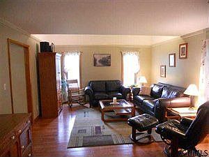 5th image of 88 Molly Ct
