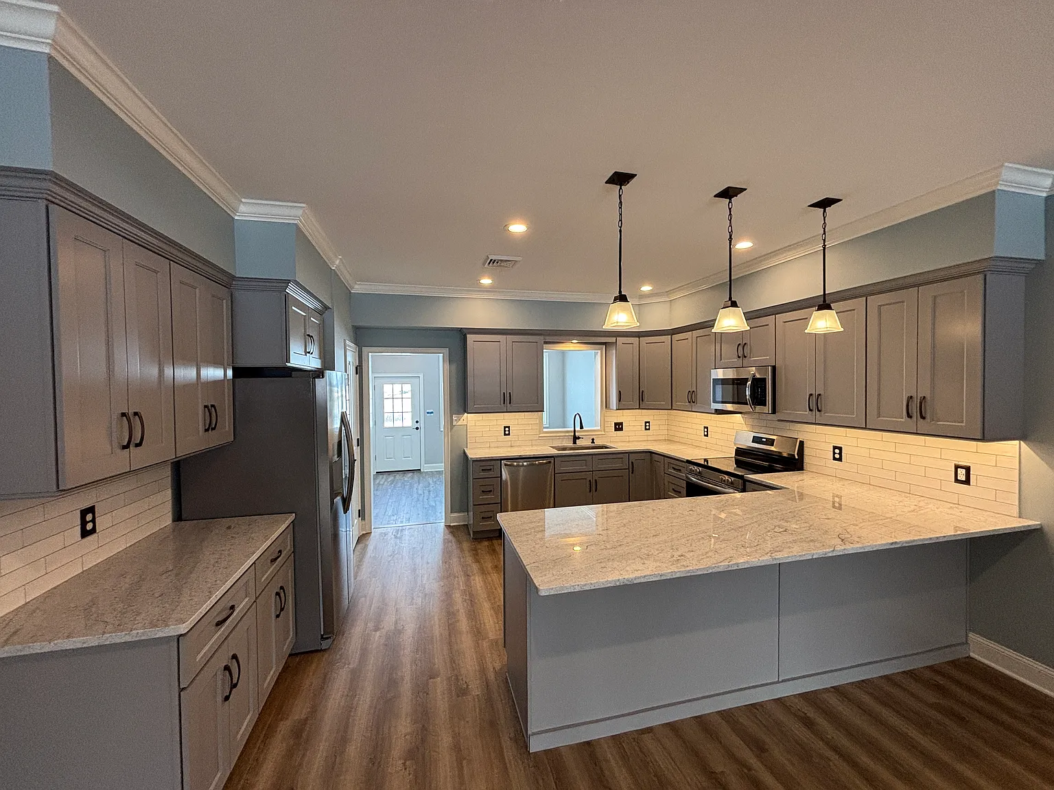 3 bed, 1860 sqft, $3,499 — Photo 4