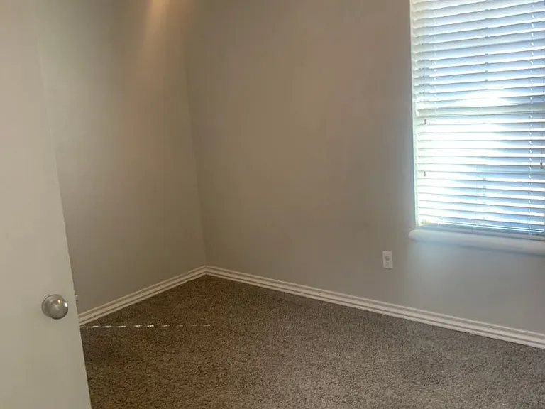 517 Post Oak Ln — Photo 19