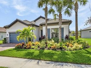 9839 Everglades Dr, Naples, FL 34120