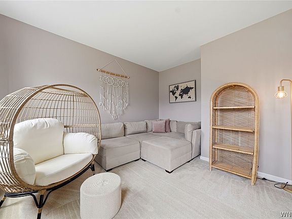 3rd image of 4973 Devonshire Ln